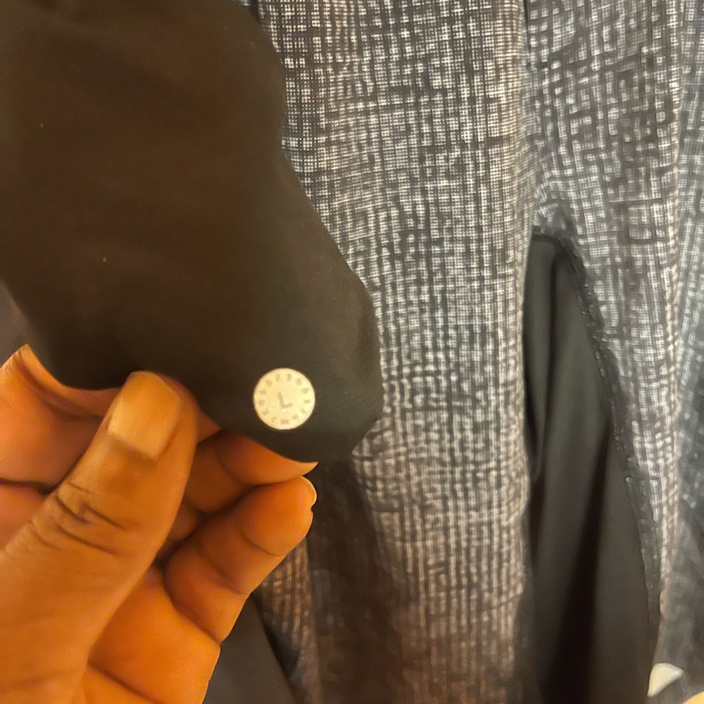 Flawed Lululemon The Short Men’s Size Large Have One Hole - Picture 2 of 9